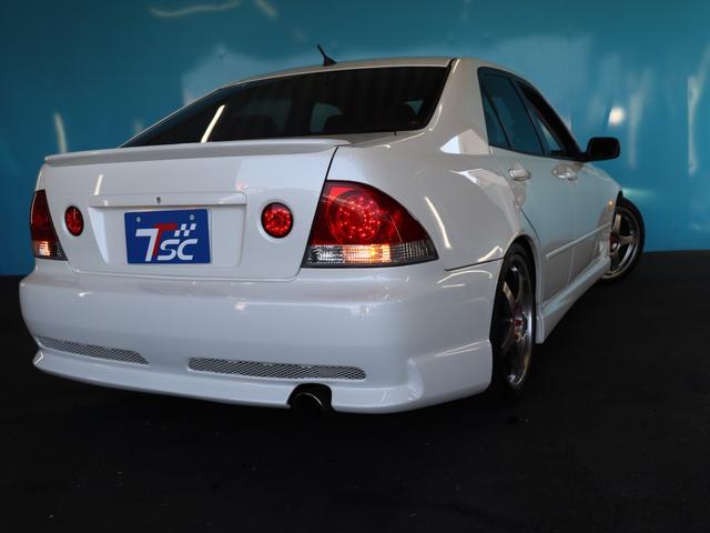 アルテッツァ ＲＳ２００　クオリタート　タイベル交換済／エクセーヌシートセット／フジツボ製純正マフラー／禁煙／ＴＥＩＮ車高調／クスコタワーバー／ナビ／Ｂｌｕｅｔｏｏｔｈ／フルセグ／ＨＩＤヘッドライト／パワーシート／ハーフレザーシート／ＥＴＣ（17枚目）