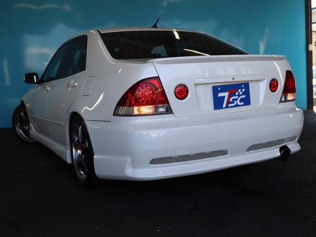 アルテッツァ ＲＳ２００　クオリタート　タイベル交換済／エクセーヌシートセット／フジツボ製純正マフラー／禁煙／ＴＥＩＮ車高調／クスコタワーバー／ナビ／Ｂｌｕｅｔｏｏｔｈ／フルセグ／ＨＩＤヘッドライト／パワーシート／ハーフレザーシート／ＥＴＣ（18枚目）