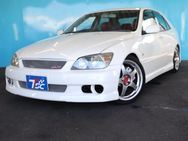 アルテッツァ ＲＳ２００　クオリタート　タイベル交換済／エクセーヌシートセット／フジツボ製純正マフラー／禁煙／ＴＥＩＮ車高調／クスコタワーバー／ナビ／Ｂｌｕｅｔｏｏｔｈ／フルセグ／ＨＩＤヘッドライト／パワーシート／ハーフレザーシート／ＥＴＣ（19枚目）