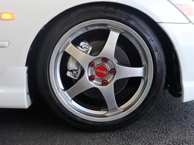 アルテッツァ ＲＳ２００　クオリタート　タイベル交換済／エクセーヌシートセット／フジツボ製純正マフラー／禁煙／ＴＥＩＮ車高調／クスコタワーバー／ナビ／Ｂｌｕｅｔｏｏｔｈ／フルセグ／ＨＩＤヘッドライト／パワーシート／ハーフレザーシート／ＥＴＣ（22枚目）