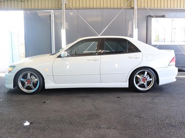 アルテッツァ ＲＳ２００　クオリタート　タイベル交換済／エクセーヌシートセット／フジツボ製純正マフラー／禁煙／ＴＥＩＮ車高調／クスコタワーバー／ナビ／Ｂｌｕｅｔｏｏｔｈ／フルセグ／ＨＩＤヘッドライト／パワーシート／ハーフレザーシート／ＥＴＣ（28枚目）