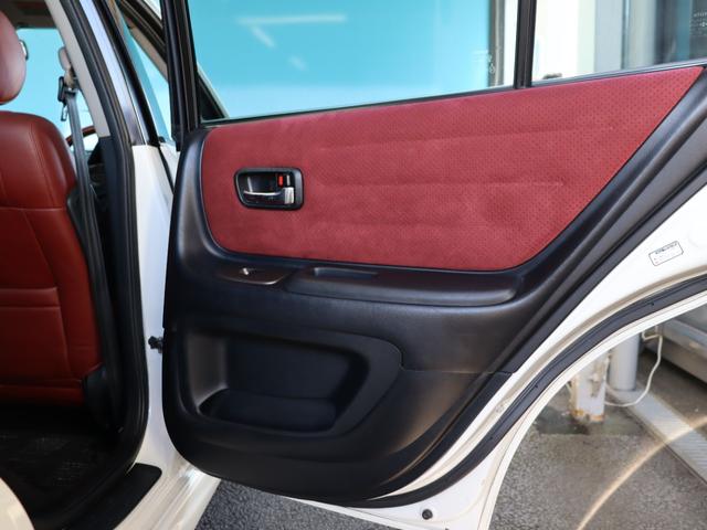 アルテッツァ ＲＳ２００　クオリタート　タイベル交換済／エクセーヌシートセット／フジツボ製純正マフラー／禁煙／ＴＥＩＮ車高調／クスコタワーバー／ナビ／Ｂｌｕｅｔｏｏｔｈ／フルセグ／ＨＩＤヘッドライト／パワーシート／ハーフレザーシート／ＥＴＣ（30枚目）