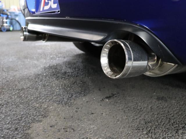 S2000 ベースグレード BBS17インチアルミRG-R/禁煙車/社外マフラー/ハーフレザーシート/キーレスエントリー/HIDヘッドライト/電動ソフトトップ/革巻きステアリングホイール/SRSエアバッグ/リモコンキー(11枚目)