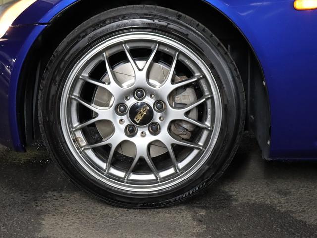 S2000 ベースグレード BBS17インチアルミRG-R/禁煙車/社外マフラー/ハーフレザーシート/キーレスエントリー/HIDヘッドライト/電動ソフトトップ/革巻きステアリングホイール/SRSエアバッグ/リモコンキー(14枚目)