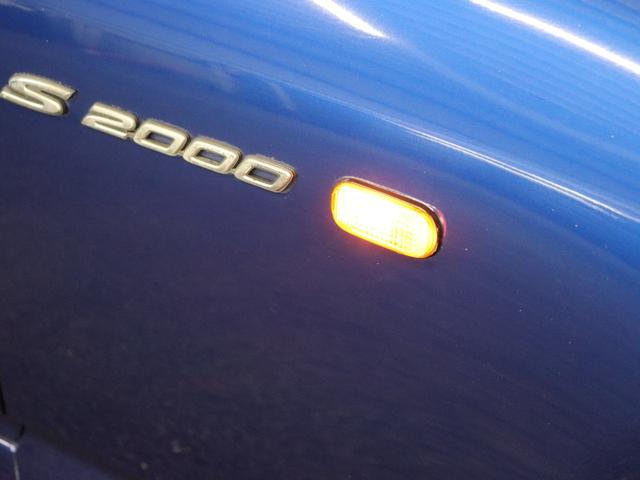S2000 ベースグレード BBS17インチアルミRG-R/禁煙車/社外マフラー/ハーフレザーシート/キーレスエントリー/HIDヘッドライト/電動ソフトトップ/革巻きステアリングホイール/SRSエアバッグ/リモコンキー(23枚目)