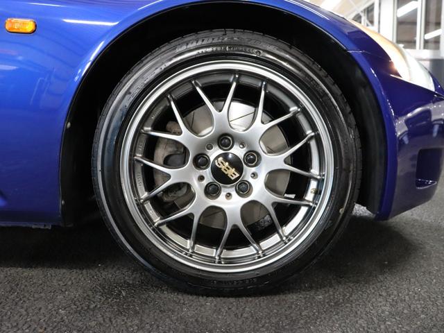 S2000 ベースグレード BBS17インチアルミRG-R/禁煙車/社外マフラー/ハーフレザーシート/キーレスエントリー/HIDヘッドライト/電動ソフトトップ/革巻きステアリングホイール/SRSエアバッグ/リモコンキー(27枚目)