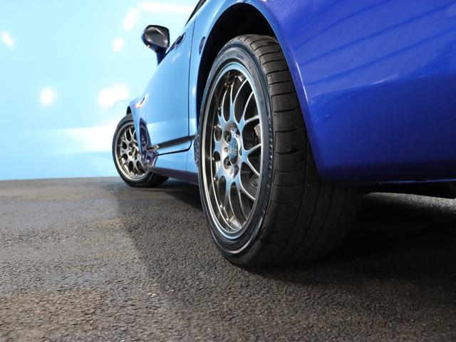 S2000 ベースグレード BBS17インチアルミRG-R/禁煙車/社外マフラー/ハーフレザーシート/キーレスエントリー/HIDヘッドライト/電動ソフトトップ/革巻きステアリングホイール/SRSエアバッグ/リモコンキー(31枚目)