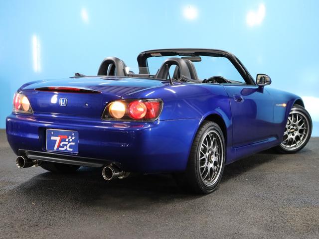 S2000 ベースグレード BBS17インチアルミRG-R/禁煙車/社外マフラー/ハーフレザーシート/キーレスエントリー/HIDヘッドライト/電動ソフトトップ/革巻きステアリングホイール/SRSエアバッグ/リモコンキー(33枚目)