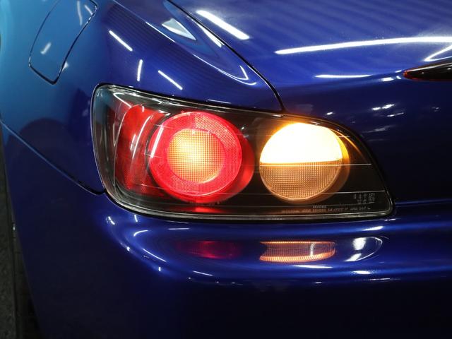 S2000 ベースグレード BBS17インチアルミRG-R/禁煙車/社外マフラー/ハーフレザーシート/キーレスエントリー/HIDヘッドライト/電動ソフトトップ/革巻きステアリングホイール/SRSエアバッグ/リモコンキー(34枚目)