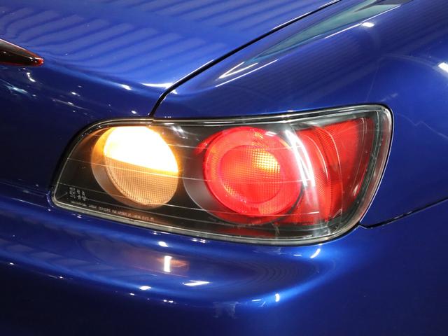 S2000 ベースグレード BBS17インチアルミRG-R/禁煙車/社外マフラー/ハーフレザーシート/キーレスエントリー/HIDヘッドライト/電動ソフトトップ/革巻きステアリングホイール/SRSエアバッグ/リモコンキー(35枚目)