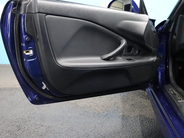 S2000 ベースグレード BBS17インチアルミRG-R/禁煙車/社外マフラー/ハーフレザーシート/キーレスエントリー/HIDヘッドライト/電動ソフトトップ/革巻きステアリングホイール/SRSエアバッグ/リモコンキー(38枚目)