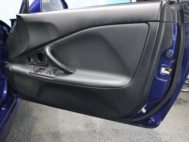 S2000 ベースグレード BBS17インチアルミRG-R/禁煙車/社外マフラー/ハーフレザーシート/キーレスエントリー/HIDヘッドライト/電動ソフトトップ/革巻きステアリングホイール/SRSエアバッグ/リモコンキー(39枚目)