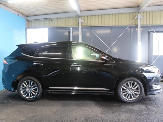 ハリアー プレミアム　アドバンスドパッケージ　ムーンルーフ／モデリスタフルエアロ／ＪＢＬプレミアムサウンド／全方位カメラ／クリアランスソナー／アダプティブクルーズ／フルセグ／Ｂｌｕｅｔｏｏｔｈオーディオ／禁煙車／パワーシート（32枚目）