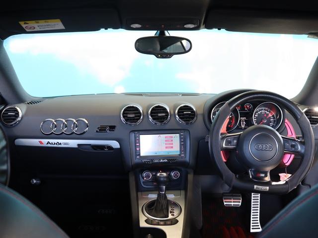 ＴＴクーペ ２．０ＴＦＳＩ　Ｓラインパッケージ／純正ナビ／Ｂｌｕｅｔｏｏｔｈオーディオ／フルセグ／Ｂカメラ／ＥＴＣ／電動格納ミラー／オートライト／バックフォグ／ＭＴモード／社外１９インチＡＷ（5枚目）