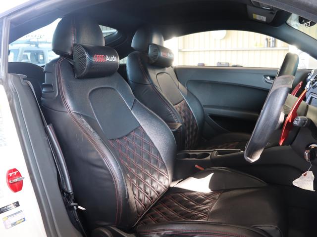 ＴＴクーペ ２．０ＴＦＳＩ　Ｓラインパッケージ／純正ナビ／Ｂｌｕｅｔｏｏｔｈオーディオ／フルセグ／Ｂカメラ／ＥＴＣ／電動格納ミラー／オートライト／バックフォグ／ＭＴモード／社外１９インチＡＷ（6枚目）