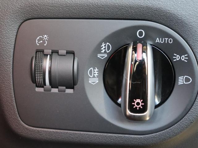 ＴＴクーペ ２．０ＴＦＳＩ　Ｓラインパッケージ／純正ナビ／Ｂｌｕｅｔｏｏｔｈオーディオ／フルセグ／Ｂカメラ／ＥＴＣ／電動格納ミラー／オートライト／バックフォグ／ＭＴモード／社外１９インチＡＷ（10枚目）