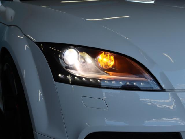 ＴＴクーペ ２．０ＴＦＳＩ　Ｓラインパッケージ／純正ナビ／Ｂｌｕｅｔｏｏｔｈオーディオ／フルセグ／Ｂカメラ／ＥＴＣ／電動格納ミラー／オートライト／バックフォグ／ＭＴモード／社外１９インチＡＷ（15枚目）