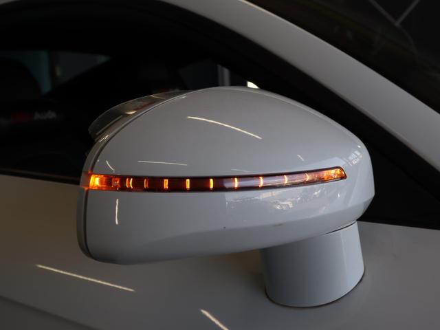 ＴＴクーペ ２．０ＴＦＳＩ　Ｓラインパッケージ／純正ナビ／Ｂｌｕｅｔｏｏｔｈオーディオ／フルセグ／Ｂカメラ／ＥＴＣ／電動格納ミラー／オートライト／バックフォグ／ＭＴモード／社外１９インチＡＷ（17枚目）