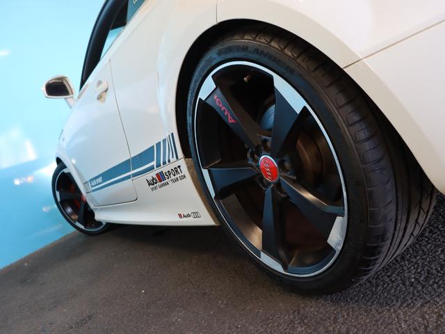 ＴＴクーペ ２．０ＴＦＳＩ　Ｓラインパッケージ／純正ナビ／Ｂｌｕｅｔｏｏｔｈオーディオ／フルセグ／Ｂカメラ／ＥＴＣ／電動格納ミラー／オートライト／バックフォグ／ＭＴモード／社外１９インチＡＷ（25枚目）