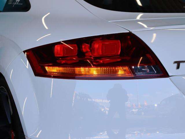 ＴＴクーペ ２．０ＴＦＳＩ　Ｓラインパッケージ／純正ナビ／Ｂｌｕｅｔｏｏｔｈオーディオ／フルセグ／Ｂカメラ／ＥＴＣ／電動格納ミラー／オートライト／バックフォグ／ＭＴモード／社外１９インチＡＷ（28枚目）