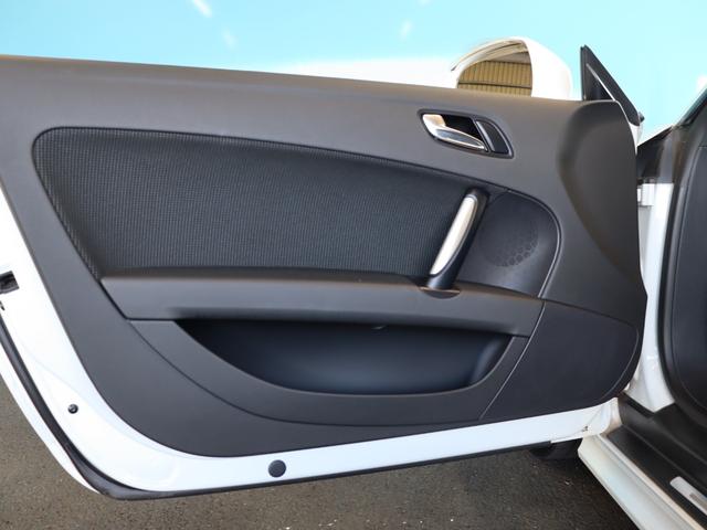 ＴＴクーペ ２．０ＴＦＳＩ　Ｓラインパッケージ／純正ナビ／Ｂｌｕｅｔｏｏｔｈオーディオ／フルセグ／Ｂカメラ／ＥＴＣ／電動格納ミラー／オートライト／バックフォグ／ＭＴモード／社外１９インチＡＷ（37枚目）