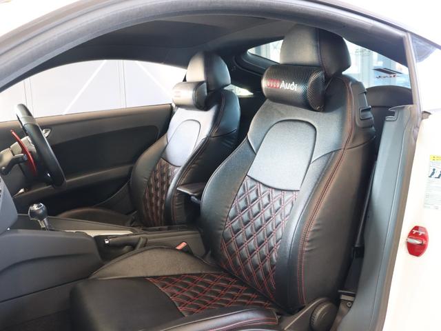 ＴＴクーペ ２．０ＴＦＳＩ　Ｓラインパッケージ／純正ナビ／Ｂｌｕｅｔｏｏｔｈオーディオ／フルセグ／Ｂカメラ／ＥＴＣ／電動格納ミラー／オートライト／バックフォグ／ＭＴモード／社外１９インチＡＷ（39枚目）