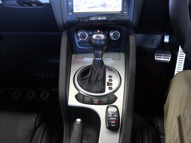 ＴＴクーペ ２．０ＴＦＳＩ　Ｓラインパッケージ／純正ナビ／Ｂｌｕｅｔｏｏｔｈオーディオ／フルセグ／Ｂカメラ／ＥＴＣ／電動格納ミラー／オートライト／バックフォグ／ＭＴモード／社外１９インチＡＷ（50枚目）