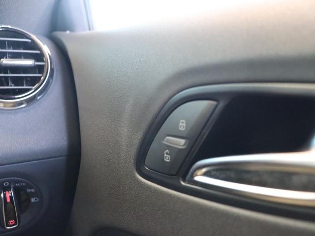 ＴＴクーペ ２．０ＴＦＳＩ　Ｓラインパッケージ／純正ナビ／Ｂｌｕｅｔｏｏｔｈオーディオ／フルセグ／Ｂカメラ／ＥＴＣ／電動格納ミラー／オートライト／バックフォグ／ＭＴモード／社外１９インチＡＷ（59枚目）