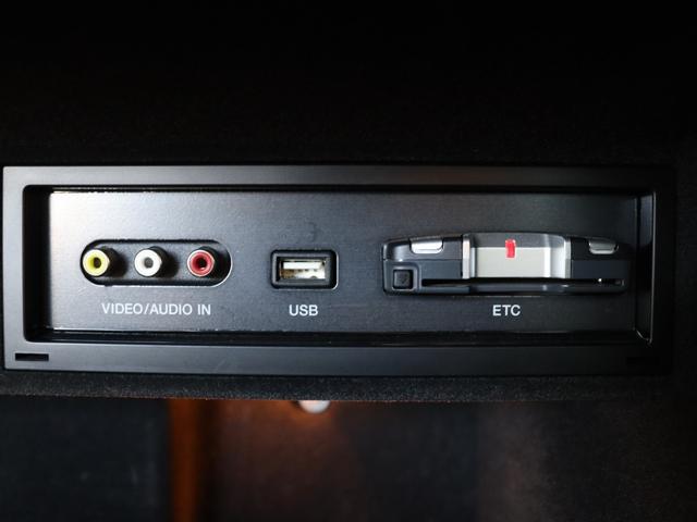 ＴＴクーペ ２．０ＴＦＳＩ　Ｓラインパッケージ／純正ナビ／Ｂｌｕｅｔｏｏｔｈオーディオ／フルセグ／Ｂカメラ／ＥＴＣ／電動格納ミラー／オートライト／バックフォグ／ＭＴモード／社外１９インチＡＷ（60枚目）