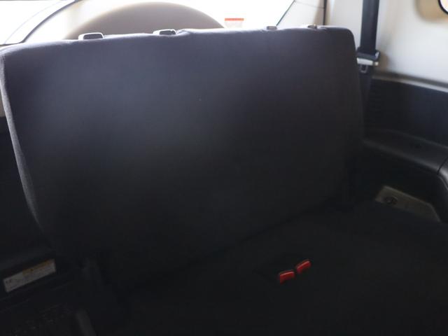 三列目シートもほとんど使用しておりませんでしたので、状態の良いシートです!ご不明点やご来店のお際は是非お電話でご連絡下さい!