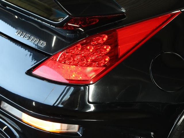 フェアレディZ バージョンニスモ N-Styleフルバケットシート/社外2本出しマフラー/NADIハンドル/3連メーター/ブレンボキャリパー/純正マルチナビ/キーレス/禁煙(27枚目)