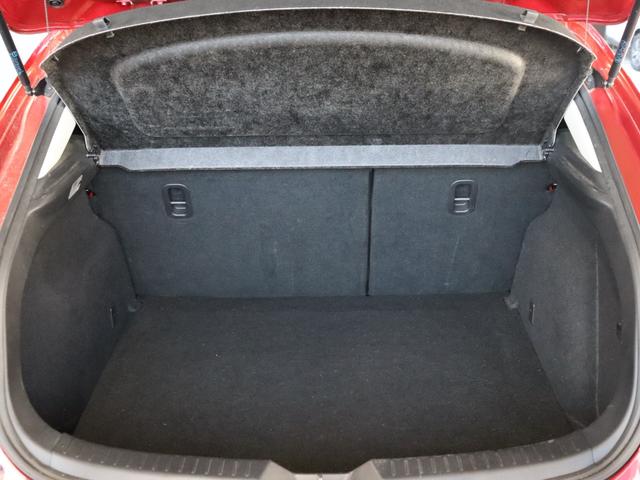 アクセラスポーツ XD 禁煙/マツダスピードエアロ/大型リアスポイラー/サンルーフ/BOSEサウンド/レーダークルーズ/衝突軽減ブレーキ/レーンキープ/社外AW/純正ナビ/フルセグ視聴/Bluetooth接続/シートヒーター(9枚目)