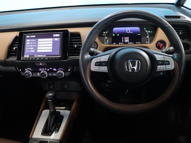 フィット e:HEVリュクス ブラウン革ハーフレザーシート/コンフォートビューパッケージ/置くだけ充電/純正8インチナビ/バックカメラ/Bluetooth接続/衝突軽減ブレーキ/アダプティブクルーズコントロール(42枚目)