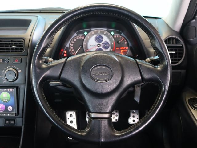 アルテッツァ ＲＳ２００　Ｚエディション　禁煙車／６速ＭＴ／ＢＬＩＴＺエアクリーナー／Ｗｅｄｓ製ＲＩＺＬＥＹ１７ＡＷ／ナビ／Ｂｌｕｅｔｏｏｔｈオーディオ／ＣＤ／ＤＶＤ再生可／キーレス／電動格納ミラー／オートライト（6枚目）