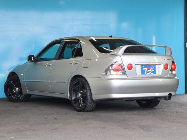 アルテッツァ ＲＳ２００　Ｚエディション　禁煙車／６速ＭＴ／ＢＬＩＴＺエアクリーナー／Ｗｅｄｓ製ＲＩＺＬＥＹ１７ＡＷ／ナビ／Ｂｌｕｅｔｏｏｔｈオーディオ／ＣＤ／ＤＶＤ再生可／キーレス／電動格納ミラー／オートライト（22枚目）