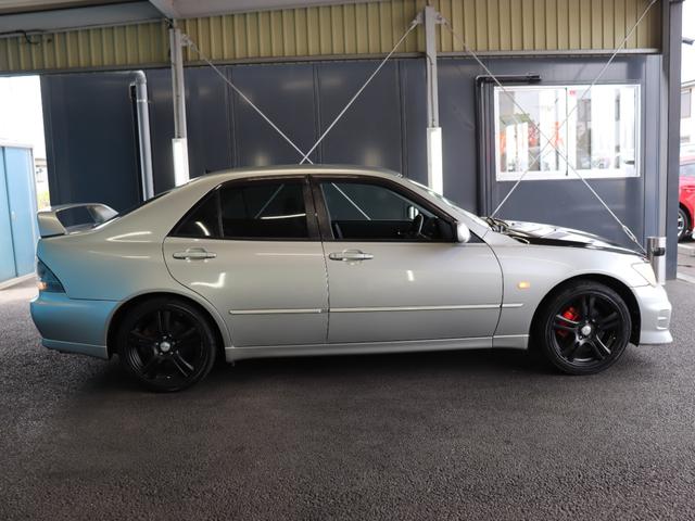 アルテッツァ ＲＳ２００　Ｚエディション　禁煙車／６速ＭＴ／ＢＬＩＴＺエアクリーナー／Ｗｅｄｓ製ＲＩＺＬＥＹ１７ＡＷ／ナビ／Ｂｌｕｅｔｏｏｔｈオーディオ／ＣＤ／ＤＶＤ再生可／キーレス／電動格納ミラー／オートライト（23枚目）