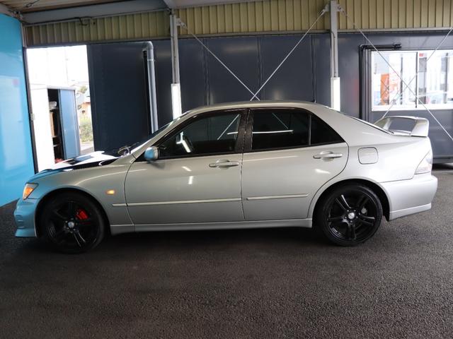 アルテッツァ ＲＳ２００　Ｚエディション　禁煙車／６速ＭＴ／ＢＬＩＴＺエアクリーナー／Ｗｅｄｓ製ＲＩＺＬＥＹ１７ＡＷ／ナビ／Ｂｌｕｅｔｏｏｔｈオーディオ／ＣＤ／ＤＶＤ再生可／キーレス／電動格納ミラー／オートライト（24枚目）