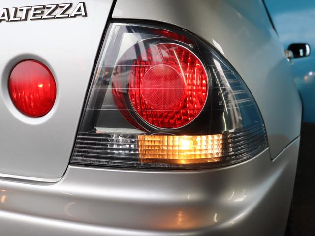 アルテッツァ ＲＳ２００　Ｚエディション　禁煙車／６速ＭＴ／ＢＬＩＴＺエアクリーナー／Ｗｅｄｓ製ＲＩＺＬＥＹ１７ＡＷ／ナビ／Ｂｌｕｅｔｏｏｔｈオーディオ／ＣＤ／ＤＶＤ再生可／キーレス／電動格納ミラー／オートライト（28枚目）