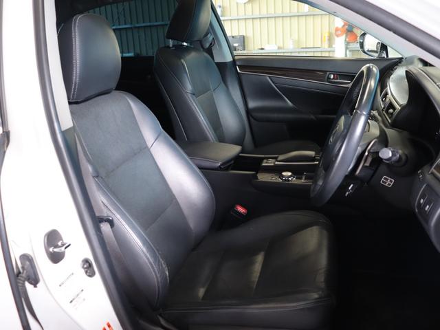 【魅力の革シート】しわや擦れも少なく革の状態が非常に良いお車です！ご不明点やご来店のお際は是非お電話でご連絡下さい！