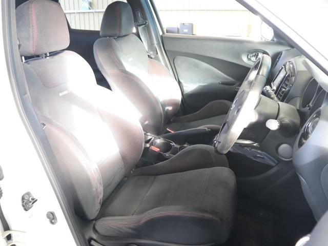 ジューク ニスモ　４ＷＤ／純正ナビ／Ｂｌｕｅｔｏｏｔｈオーディオ／フルセグ／バックカメラ／ＤＶＤ・ＣＤ視聴可能／禁煙／スマートキー／ＥＴＣ／ニスモ専用シート／純正１８インチＡＷ／オートライト／電動格納ミラー（7枚目）