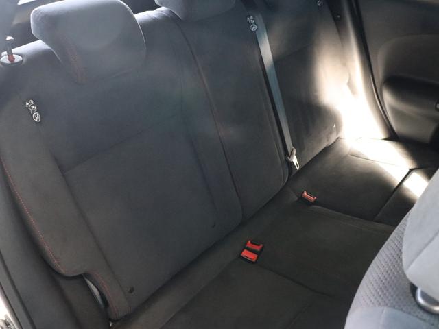 ジューク ニスモ　４ＷＤ／純正ナビ／Ｂｌｕｅｔｏｏｔｈオーディオ／フルセグ／バックカメラ／ＤＶＤ・ＣＤ視聴可能／禁煙／スマートキー／ＥＴＣ／ニスモ専用シート／純正１８インチＡＷ／オートライト／電動格納ミラー（8枚目）