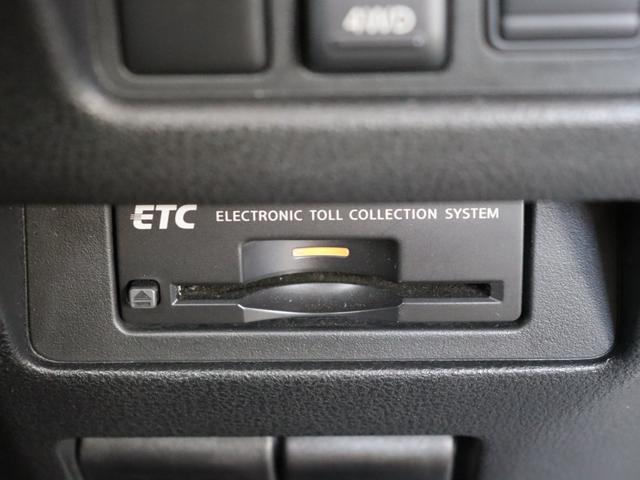 ジューク ニスモ　４ＷＤ／純正ナビ／Ｂｌｕｅｔｏｏｔｈオーディオ／フルセグ／バックカメラ／ＤＶＤ・ＣＤ視聴可能／禁煙／スマートキー／ＥＴＣ／ニスモ専用シート／純正１８インチＡＷ／オートライト／電動格納ミラー（15枚目）