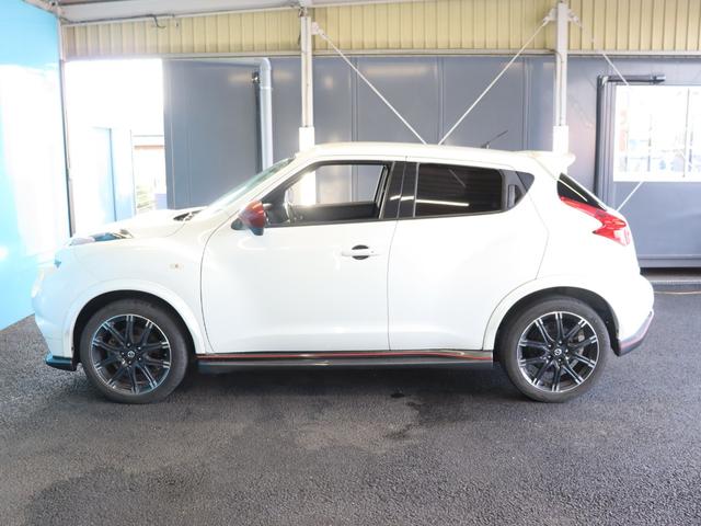 ジューク ニスモ　４ＷＤ／純正ナビ／Ｂｌｕｅｔｏｏｔｈオーディオ／フルセグ／バックカメラ／ＤＶＤ・ＣＤ視聴可能／禁煙／スマートキー／ＥＴＣ／ニスモ専用シート／純正１８インチＡＷ／オートライト／電動格納ミラー（21枚目）