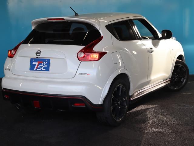 ジューク ニスモ　４ＷＤ／純正ナビ／Ｂｌｕｅｔｏｏｔｈオーディオ／フルセグ／バックカメラ／ＤＶＤ・ＣＤ視聴可能／禁煙／スマートキー／ＥＴＣ／ニスモ専用シート／純正１８インチＡＷ／オートライト／電動格納ミラー（24枚目）