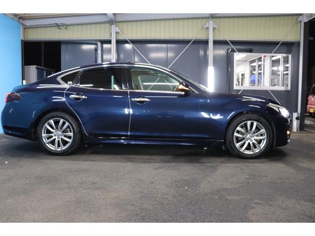 フーガハイブリッド ベースグレード　後期型／本革パッケージ／サンルーフ／全方位運転支援システム／インテリジェントクルーズコントロール／アラウンドビューモニター／ＬＥＤヘッドライト／１８インチＡＷ／ＥＴＣ／シートヒーター＆ベンチレーション（24枚目）