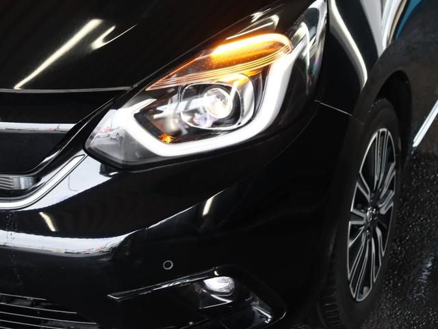 フィット ｅ：ＨＥＶリュクス　ブラウン革ハーフレザーシート／コンフォートビューパッケージ／置くだけ充電／純正８インチナビ／バックカメラ／Ｂｌｕｅｔｏｏｔｈ接続／衝突軽減ブレーキ／アダプティブクルーズコントロール（22枚目）