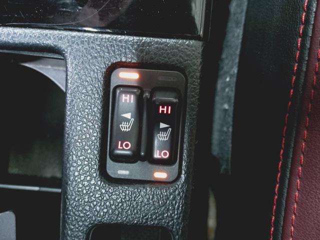 レヴォーグ １．６ＳＴＩスポーツアイサイト　サンルーフ／アイサイトＶｅｒ３／ＳＴＩダウンサス／純正７インチナビ／バックカメラ＆サイドカメラ／ドライブレコーダー／ＥＴＣ／ＵＳＢ入力／ターボ／ＬＥＤライト／レザーシート／パワーシート／シートヒーター（13枚目）