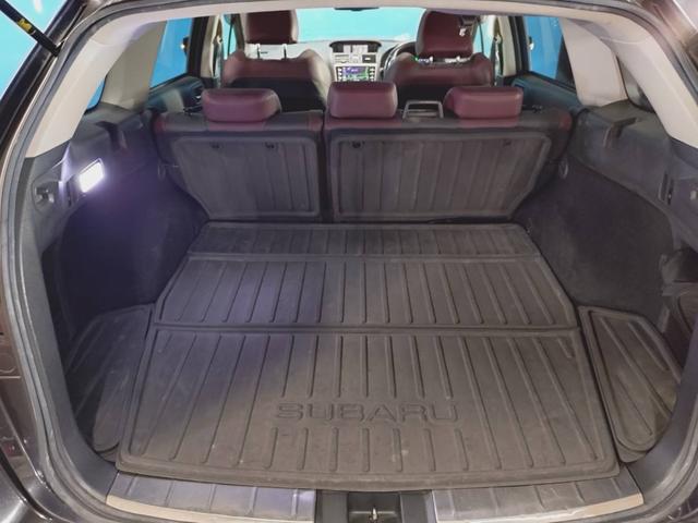 レヴォーグ １．６ＳＴＩスポーツアイサイト　サンルーフ／アイサイトＶｅｒ３／ＳＴＩダウンサス／純正７インチナビ／バックカメラ＆サイドカメラ／ドライブレコーダー／ＥＴＣ／ＵＳＢ入力／ターボ／ＬＥＤライト／レザーシート／パワーシート／シートヒーター（14枚目）