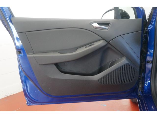 ルーテシア Ｅ－テックハイブリッド　レザーパック　アクティブブレーキ　レーンキープアシスト　　クルーズコントロール　純正ナビ　Ｂカメラ　ＴＶ　前後ドライブレコーダー　障害物センサー　革シート　シートヒーター　ＥＴＣ　禁煙　スマートキー　ＵＳＢ端子（28枚目）