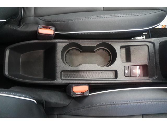 ルーテシア Ｅ－テックハイブリッド　レザーパック　アクティブブレーキ　レーンキープアシスト　　クルーズコントロール　純正ナビ　Ｂカメラ　ＴＶ　前後ドライブレコーダー　障害物センサー　革シート　シートヒーター　ＥＴＣ　禁煙　スマートキー　ＵＳＢ端子（53枚目）